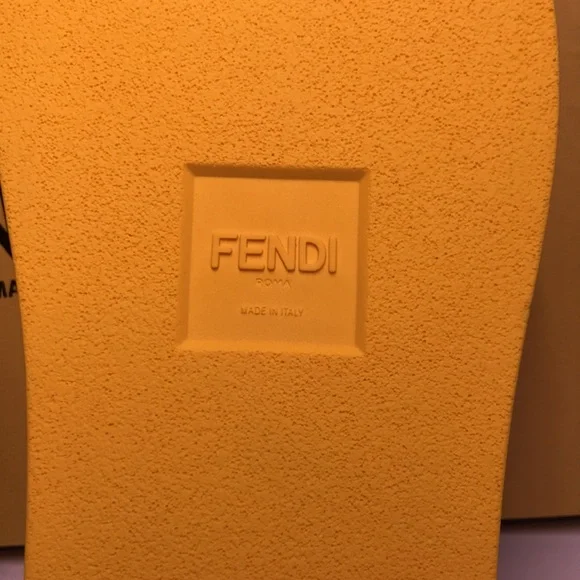 NEW - FENDI Logo-Embossed Baguette Rubber Slide Sandals - Yellow Size US 7